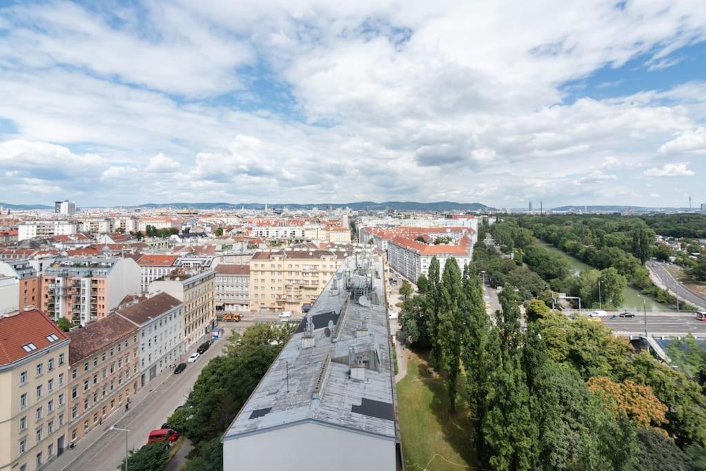 Hoch Hinaus, Neu Und Stilvoll Mit Pool Am Dach Leilighet Wien Eksteriør bilde