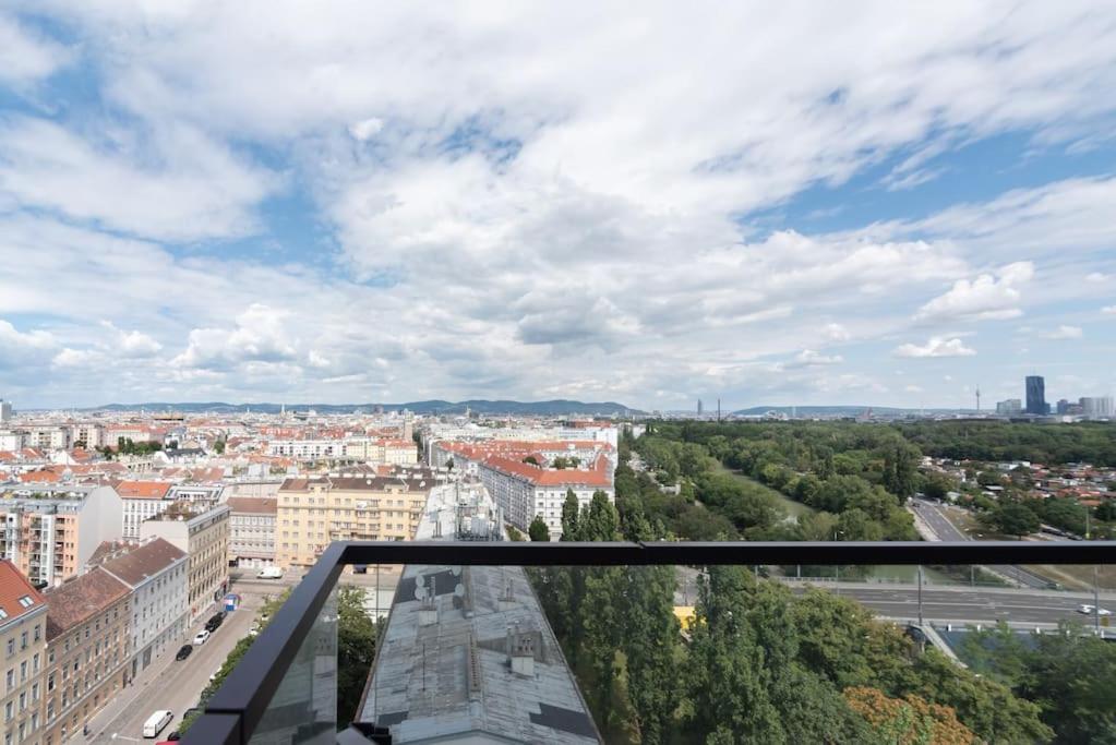 Hoch Hinaus, Neu Und Stilvoll Mit Pool Am Dach Leilighet Wien Eksteriør bilde