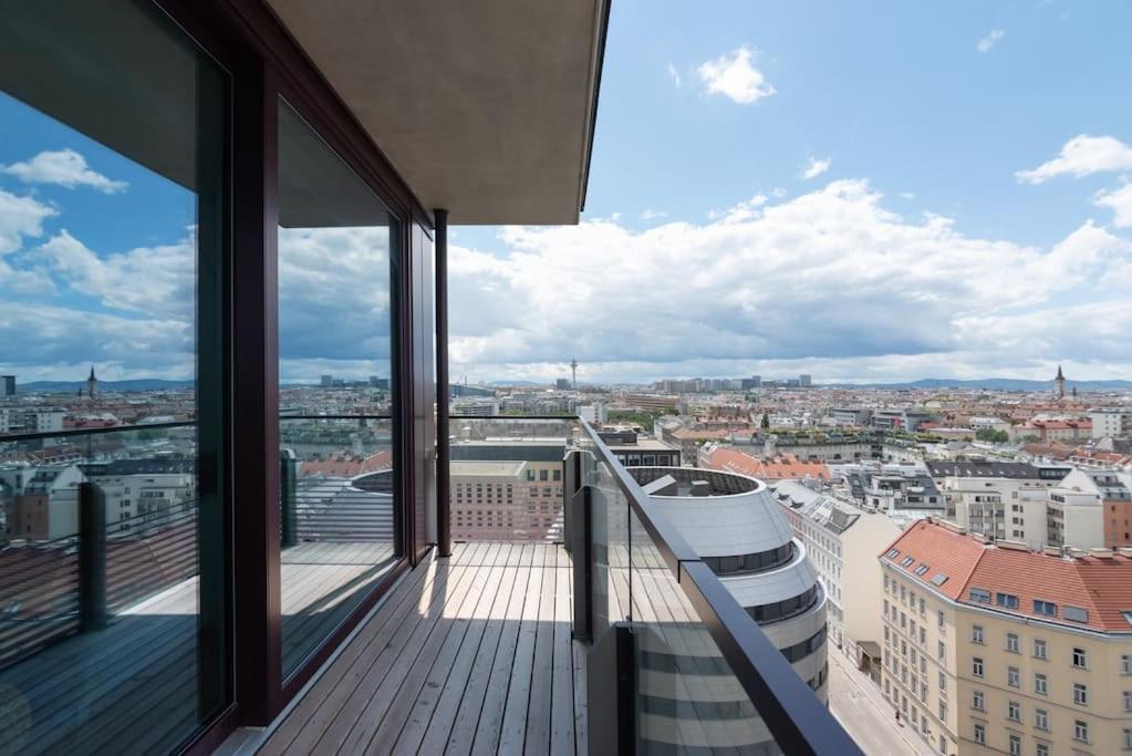 Hoch Hinaus, Neu Und Stilvoll Mit Pool Am Dach Leilighet Wien Eksteriør bilde
