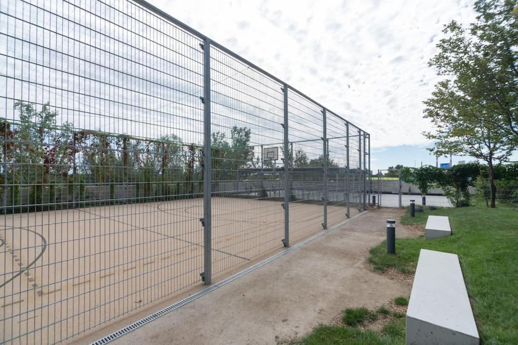 Hoch Hinaus, Neu Und Stilvoll Mit Pool Am Dach Leilighet Wien Eksteriør bilde