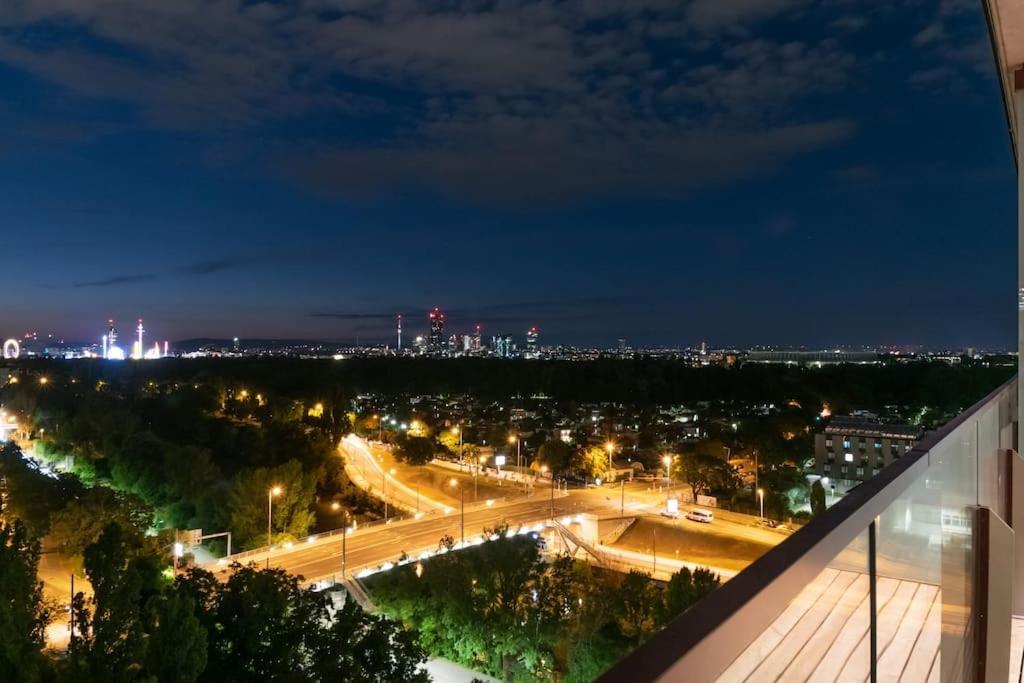 Hoch Hinaus, Neu Und Stilvoll Mit Pool Am Dach Leilighet Wien Eksteriør bilde
