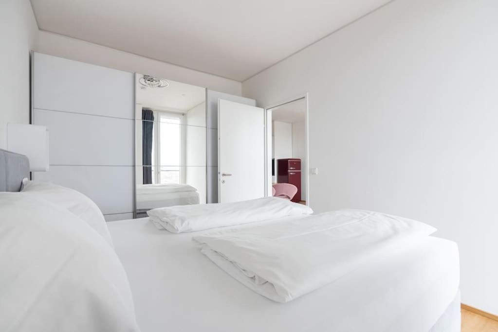 Hoch Hinaus, Neu Und Stilvoll Mit Pool Am Dach Leilighet Wien Eksteriør bilde